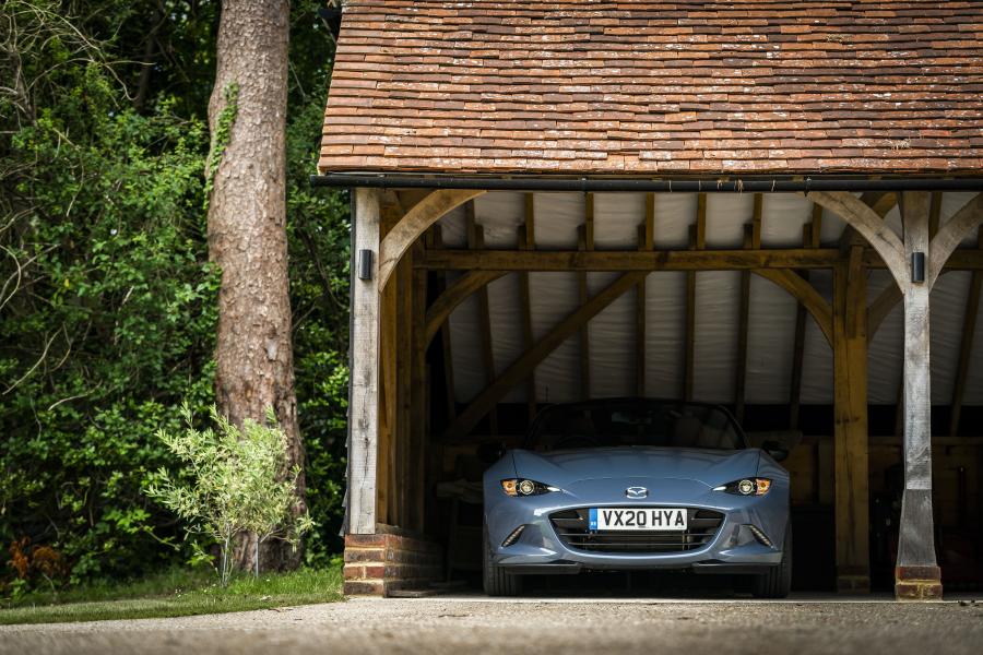  Mazda MX-5 R-Sport (ND) 2020 года  (UK) (фото 40 из 86)